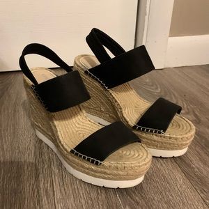 Kenneth Cole Olivia Simple Wedge, 7.5, Like New, Black Suede, Beautiful Wedge